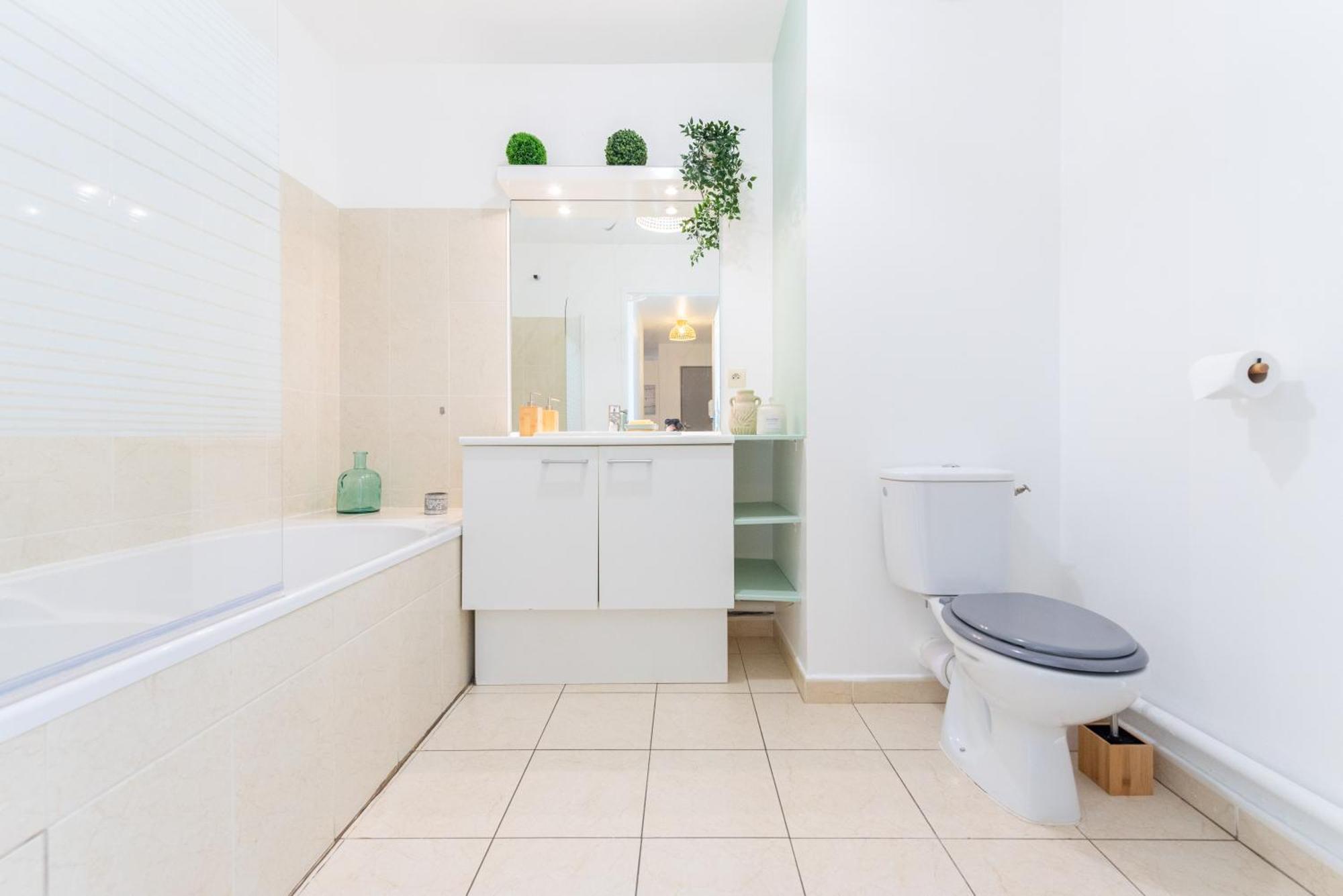 Bao Location - Ideal Pro & Groupe - Calme - Lumineux - Wifi - Terrasse - Jardin - Plage A 2Km - Proche Centre Ville, Gare, Commerces - Parking Prive Toulon Exterior photo